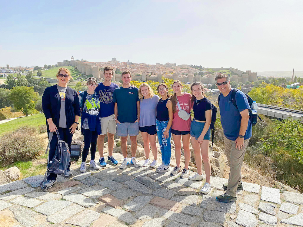 Rob and Jana Anderson posing with study abroad students in Avila