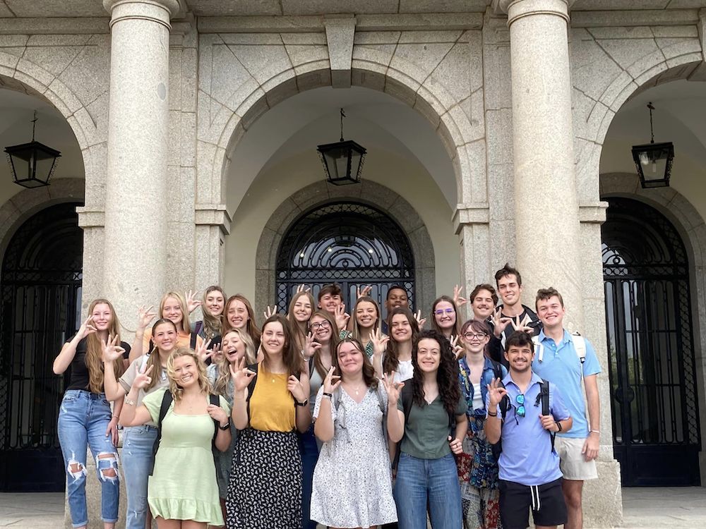 LCU students throwing up the Chap sign in Avila