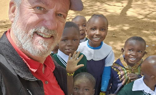Shawn Tyler taking a selfie with some kids outside